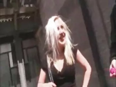 Der Mann braucht ein Mädchen, um ihm Sex im Austausch für Süßigkeiten zu geben kostenlose sexbilder alter frauen