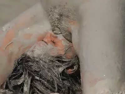 Zierliches Luder mit Zöpfen fickt ihren reife porn tube Lieblingspanda