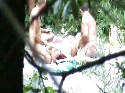 Blasses Mädchen mit roten Haaren und geliebter Oralsex pornos mit reifen frauen gratis im Badezimmer