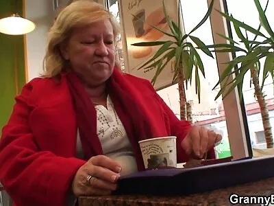 Der hübsche Mann reife frauen kostenlos Mick Blue wird von seinem bösen Mädchen gesaugt