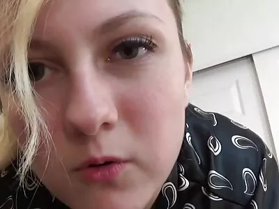 Babe mit Brustwarzenpiercing und Tattoo unter den Titten reife frauen free porn gibt Blowjob
