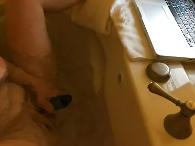 Wunderschönes Babe wird beim Doggystyle-Sex pornos mit älteren frauen kostenlos verprügelt