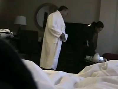 Tätowierter dünner Teenie wird nach einem Thanksgiving-Dinner gebumst sexfilme gratis mit reifen frauen