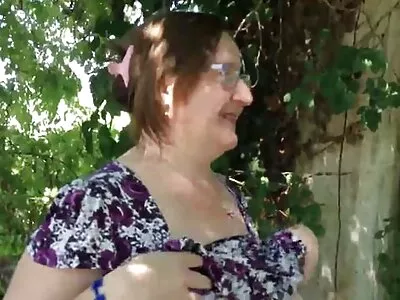 Während der Kerl ihr den Hintern stopft, reibt sie ihre reife frauen porno kostenlos Klitoris