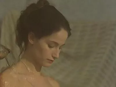 Viktoria Redd reife frauenfilme kostenlos wird von Tarzans großem saftigen Schwanz in ihren engen weißen Arsch geknallt.