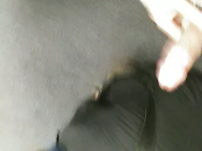 Wunderschöne versaute Brünette lutscht Schwanz reife frauen free video in der Öffentlichkeit