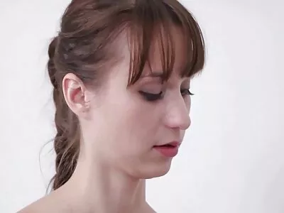 Zwei glückliche Damen werden zu Hause von einem sex reif gratis hübschen Porno-Attentäter gerammt