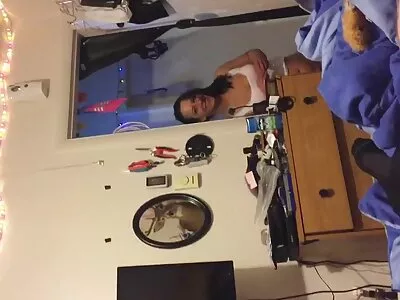 Entzückendes brünettes Mädchen reitet großen Schwanz im Schlafzimmer gratis porno ü50