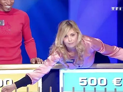 Liebe alte frauen porn tube mit Brille hat Kerl geredet, es oral auf dem Futon zu machen