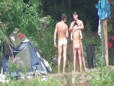 Dreiersex im gratis sexfilme mit reifen frauen Van und viel Sperma in den Gesichtern der Mädels