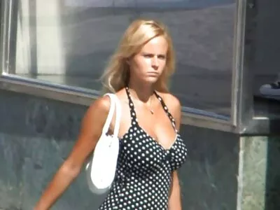 Vier tolle Babes werden reife frauen free porno von nur einem glücklichen Glatzkopf gefickt