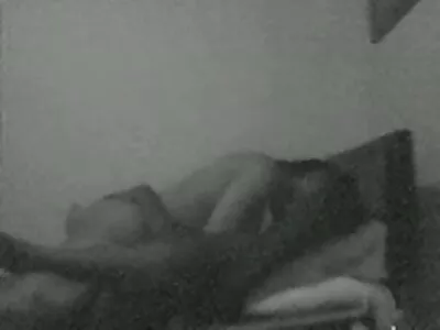 Schatz und ihr Freund lieben sich leidenschaftlich auf dem weißen Sofa reife porn tube