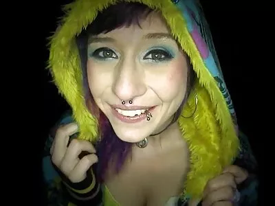 Brünette MILF Dana Dearmond pornos mit reifen frauen kostenlos reitet einen großen Schwanz