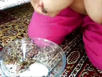 Attraktive Brünette lutscht gerne Schwänze, wenn sie einen heißen reife frauen gratis video Typen trifft