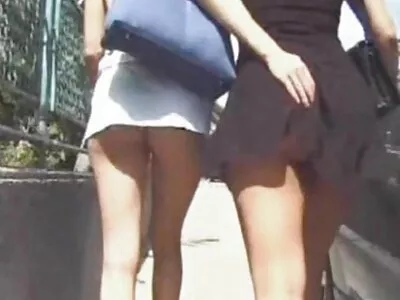 Während free porn reife der Glückliche sie fickt, spielen die Babes miteinander