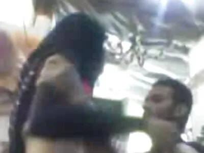 Russischer Bruiser fickt schlanke Blondine in Strümpfen reife frauen porn tube richtig in den Arsch