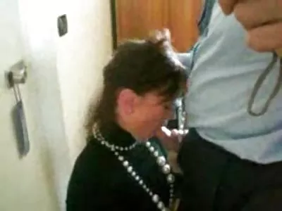Fester Schwanz wird auf porno kostenlos reife frauen zarten Lippen noch härter