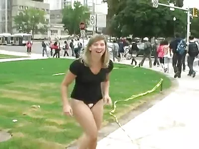 Der Mund des Mädchens ist eng, damit der Mann sie nicht braucht, um mit dem Saugen gratis pornos mit älteren frauen aufzuhören